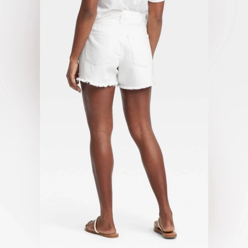 Universal Thread Women's Mid-Rise 90's Baggy White Denim Shorts Size 4
